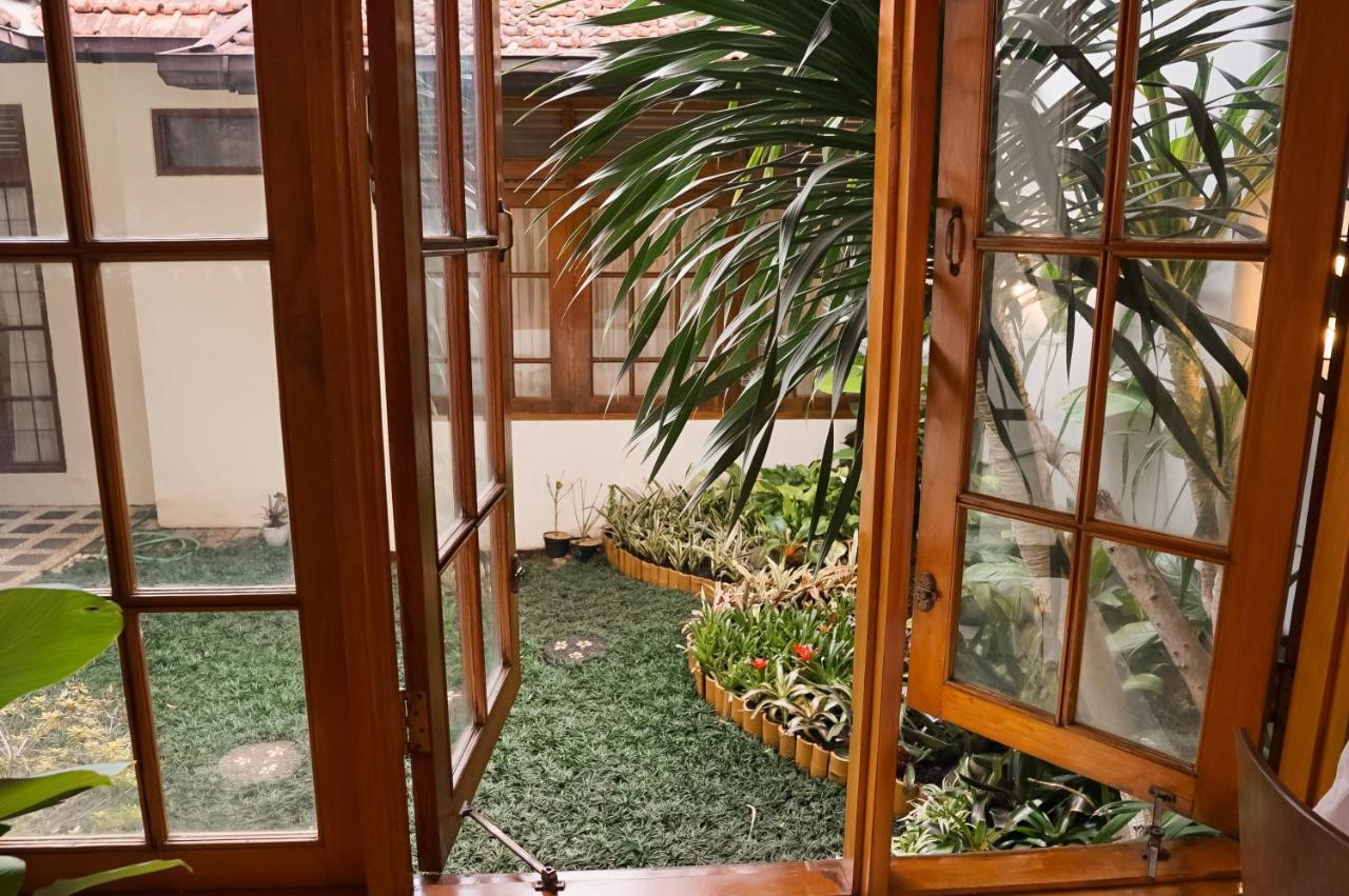 Bed and Breakfast Roemah Renjana Bandung Zewnętrze zdjęcie