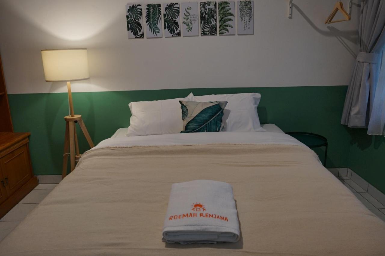Bed and Breakfast Roemah Renjana Bandung Zewnętrze zdjęcie