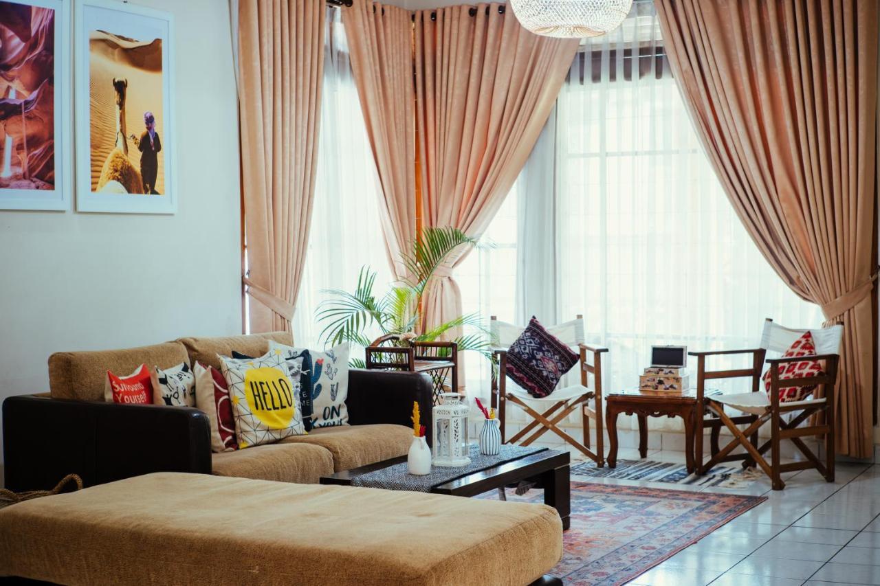 Bed and Breakfast Roemah Renjana Bandung Zewnętrze zdjęcie