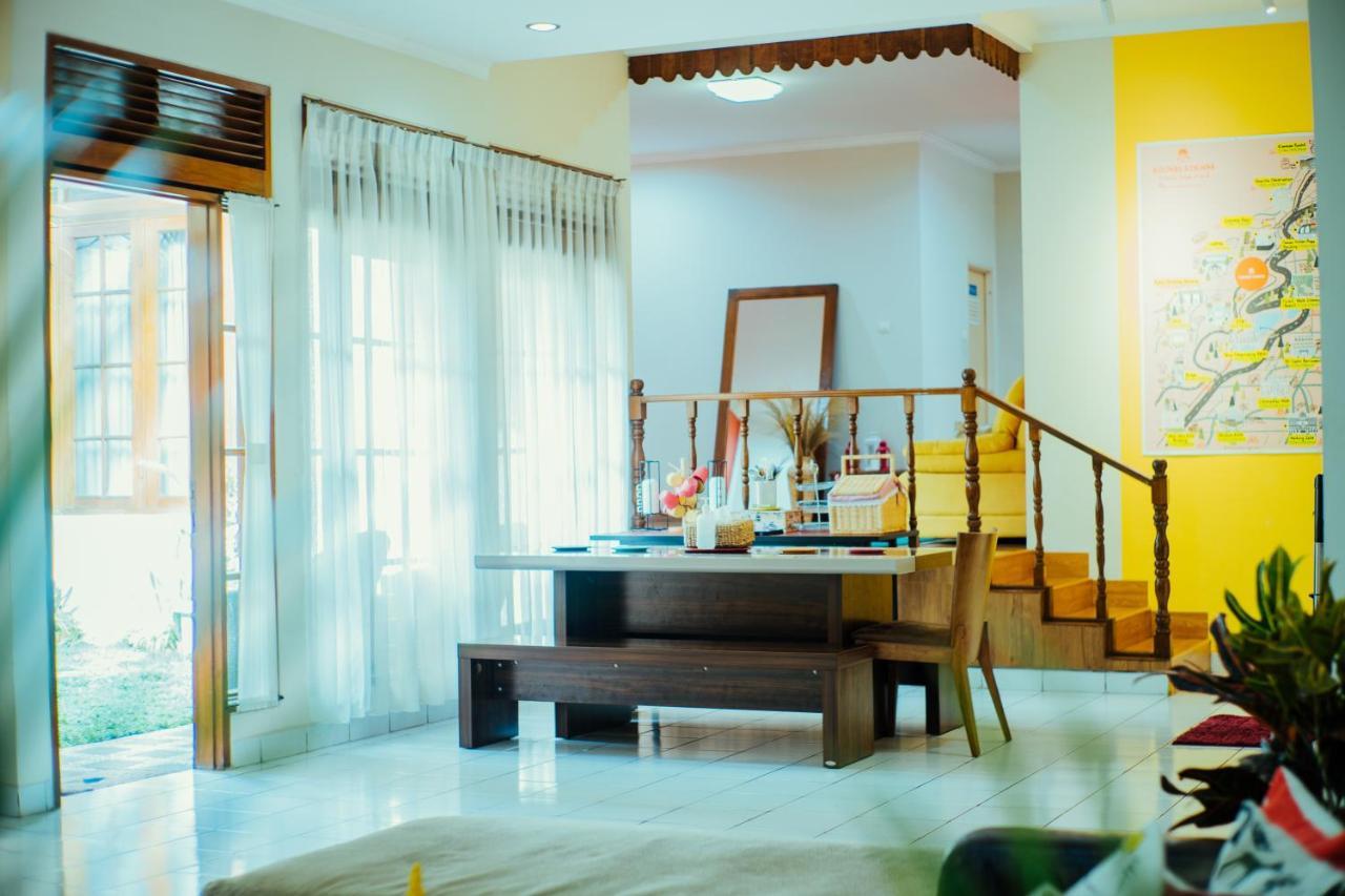 Bed and Breakfast Roemah Renjana Bandung Zewnętrze zdjęcie