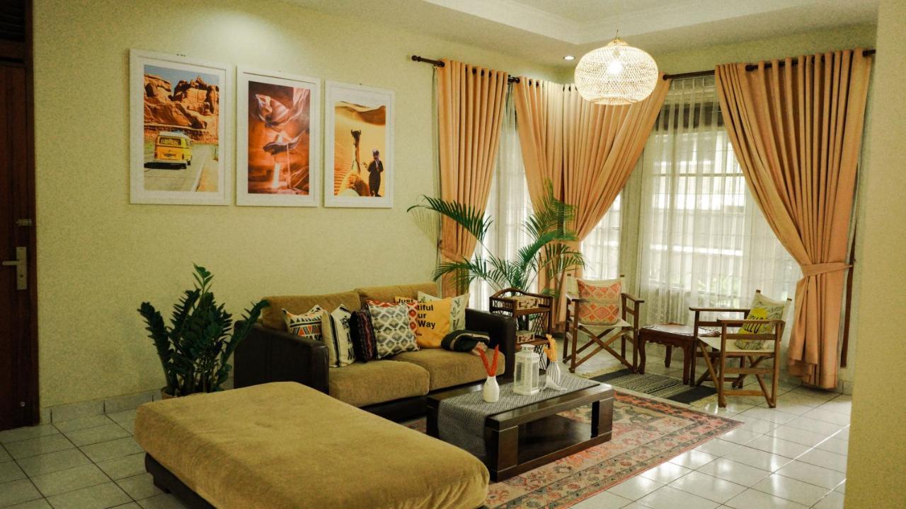 Bed and Breakfast Roemah Renjana Bandung Zewnętrze zdjęcie