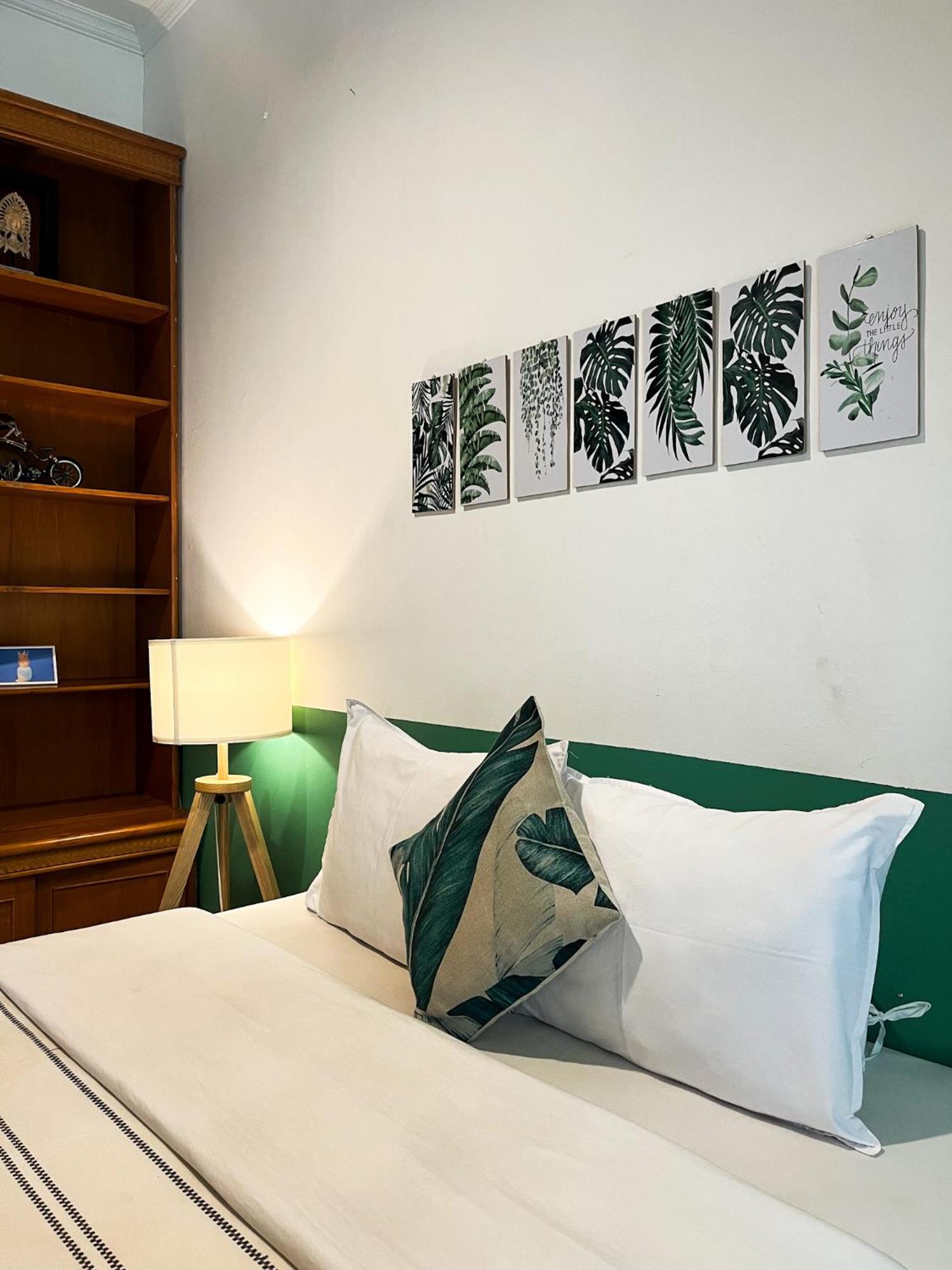 Bed and Breakfast Roemah Renjana Bandung Zewnętrze zdjęcie